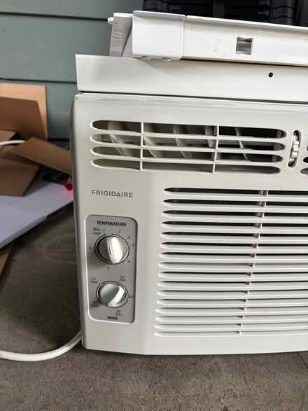 Photo of free Small window a/c (Lake Hill) #1