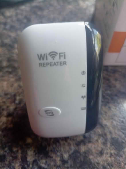 Photo of free WiFi repeater (Coseley WV14) #1