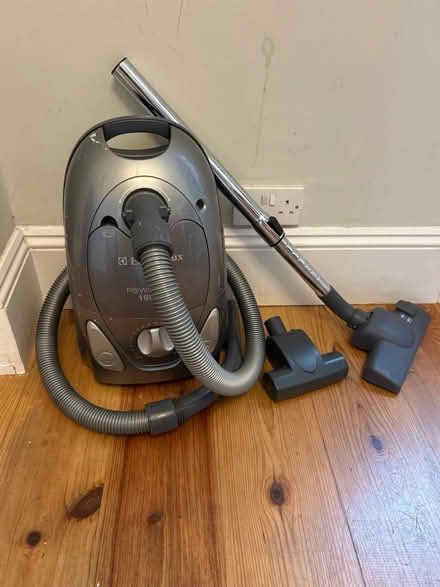 Photo of free hoover temperament retractable cord (BN2, kemptown) #1