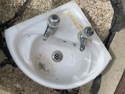Photo of free 14 1/2 inch corner sink (Fareham PO13) #1