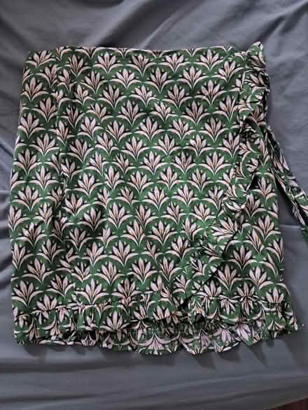 Photo of free Size 8 summer skirt (Weybridge KT13) #1