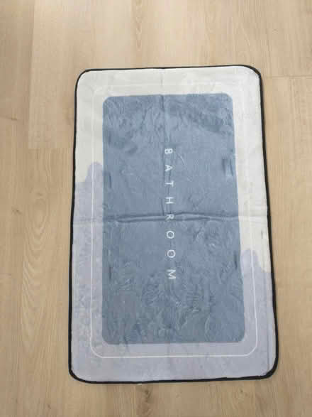 Photo of free Bathroom Mat 80 x 50 cm (approx.) (HA5 Eastcote Pinner) #1