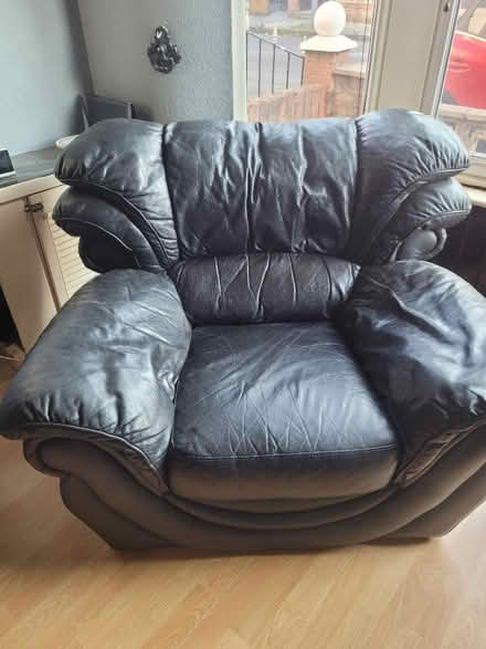 Photo of free 3 piece leather effect suite (L6 4DS) #3