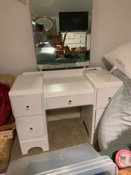 Photo of free White dressing table (Wallington) #1