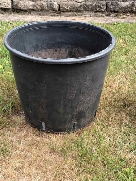 Photo of free Large plant pot (Fareham PO14) #1
