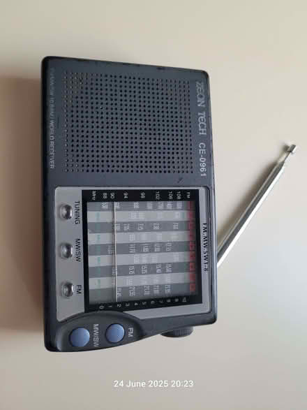 Photo of free OLd Zeon Tech CE0961 radio (Moulsham CM2) #1