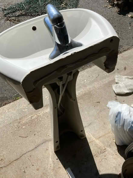 Photo of free Pedestal sink - crack in glaze (Winsted) #3