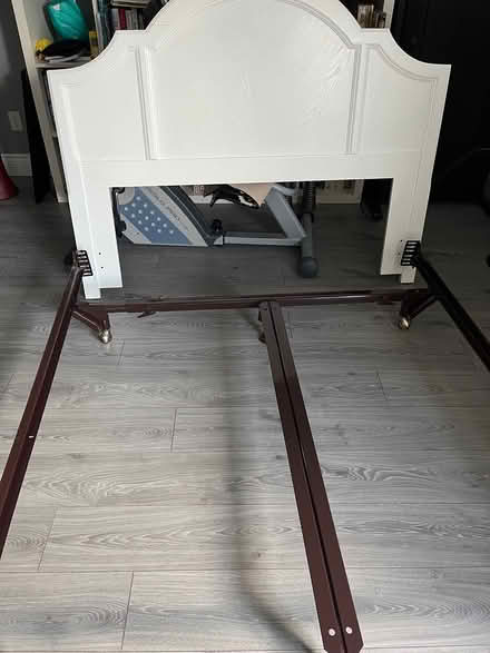 Photo of free Headboard & frame Tête lit & base (Rockland Ontario) #1