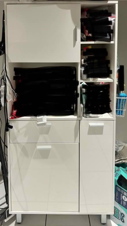 Photo of free Gloss White Kitchen Cabinet (Notting Hill Gate W8) #1