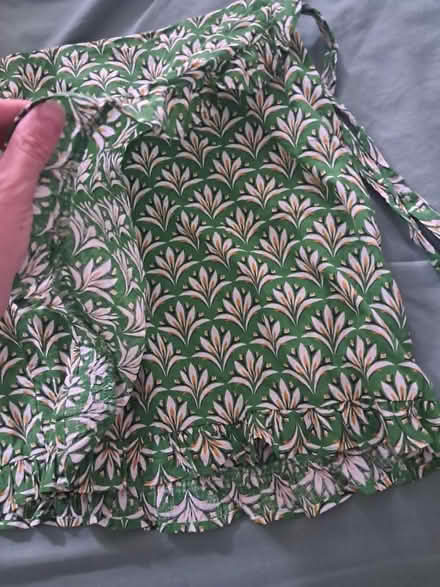 Photo of free Size 8 summer skirt (Weybridge KT13) #3