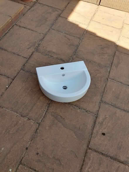 Photo of free Pedestal Sink (Long Eaton NG10) #1