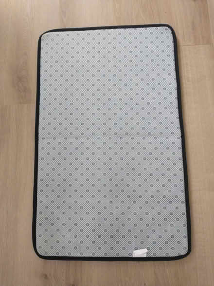 Photo of free Bathroom Mat 80 x 50 cm (approx.) (HA5 Eastcote Pinner) #2