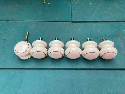Photo of free 6 ceramic knobs (Chadwick End B93) #1