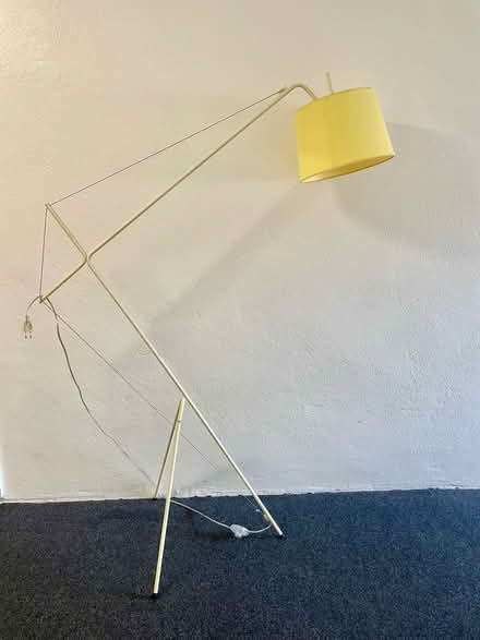 Photo of free Very large lamp (Mill Hill (NW7)) #1