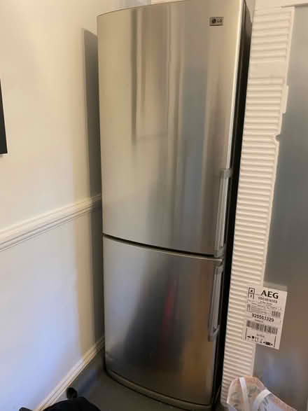 Photo of free LG Fridge Freezer (Dartford, DA9) #1