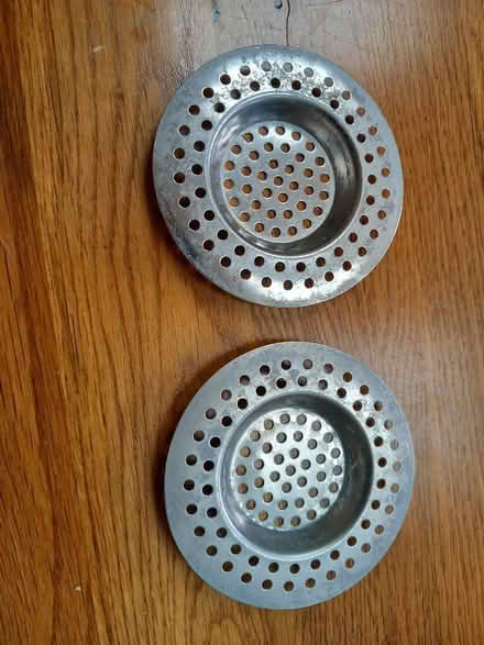 Photo of free 2 x sink/bath plughole traps. (New Malden KT3) #1