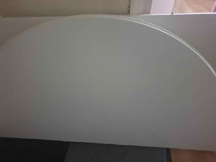 Photo of free White round table (East finchley N2) #1