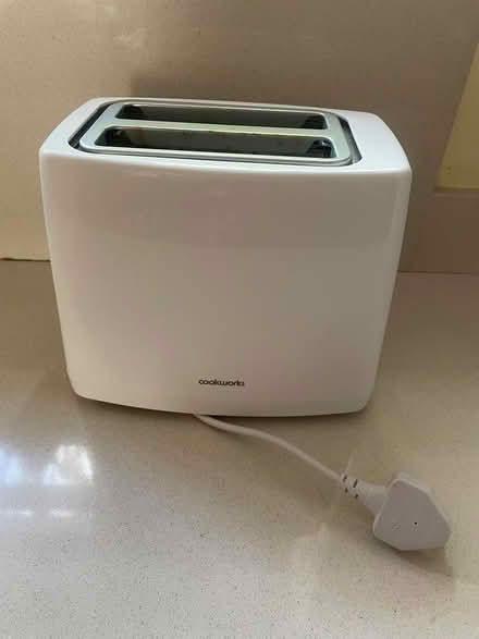 Photo of free White 2 Slice Toaster (Barnsbury Street N1) #1