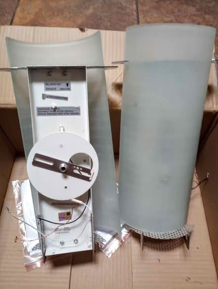 Photo of free 2 light fixtures (santa fe near co-op) #4