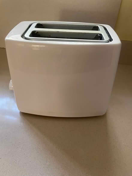 Photo of free White 2 Slice Toaster (Barnsbury Street N1) #3