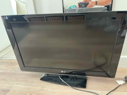 Photo of free 30” lg tv (Wimbledon SW20) #1