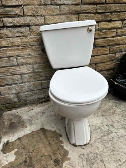 Photo of free Toilet pan & cistern (Frizinghall BD9) #1