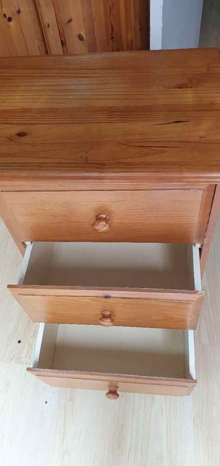 Photo of free Table/desk (TW74, Isleworth) #3