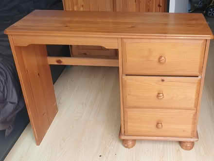 Photo of free Table/desk (TW74, Isleworth) #1