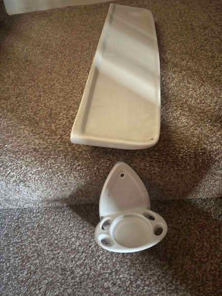 Photo of free ceramic bathroom shelf and toothbrush holder (Brandhall B68) #1