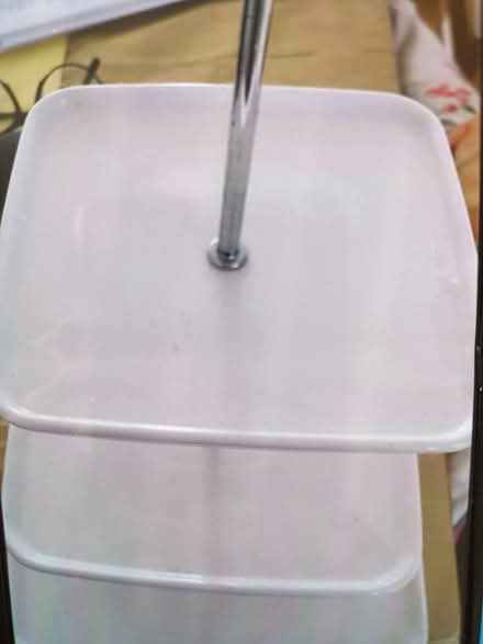Photo of free 3 tiered porcelain cake stand (S266NA) #1