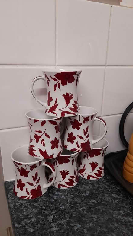 Photo of free Set of 6 mugs - no chips/cracks/etc (Farnham GU9) #1