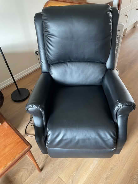 Photo of free Riser Recliner Chair (Hitchin Ninesprings.) #1