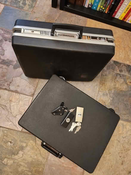 Photo of free 2 Old AttacheĢ Cases with Assorted Keys (Walsall WS1) #1
