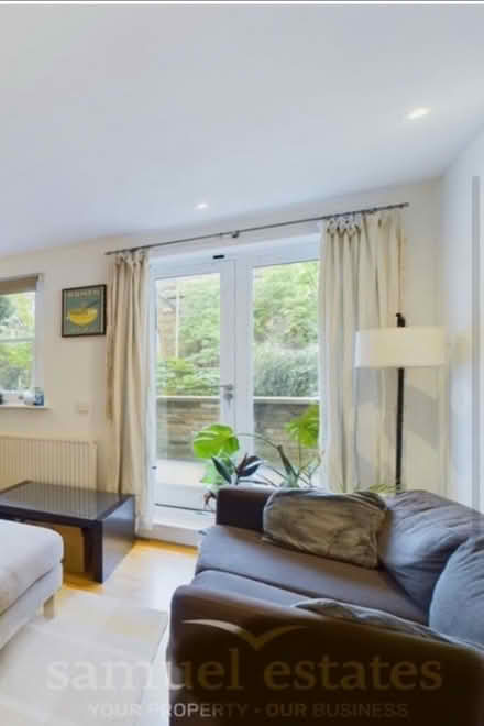 Photo of free Sofa (Tooting Broadway) #1