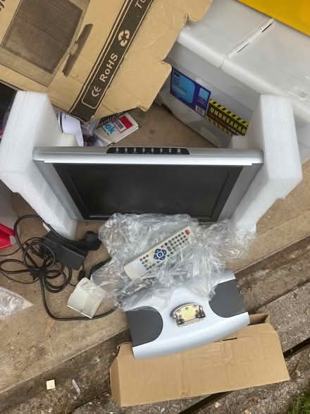 Photo of free 15” flat screen tv / monitor - as new and boxed (Marlow Bottom SL7) #1