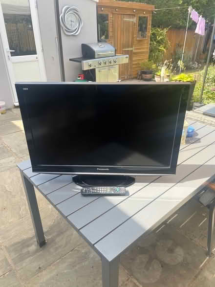 Photo of free 32” flat screen TV (Hook KT9) #1