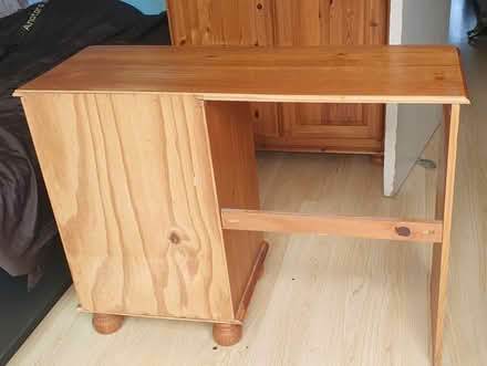 Photo of free Table/desk (TW74, Isleworth) #2