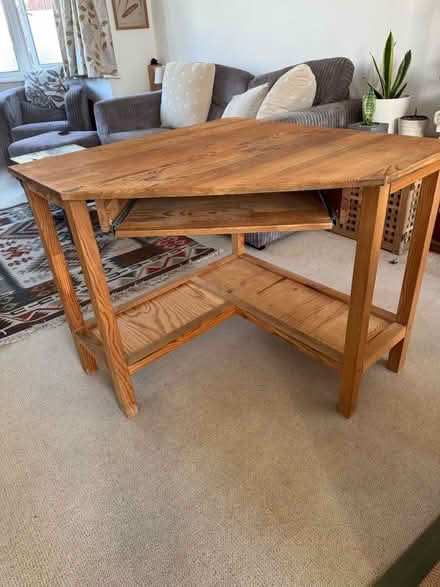 Photo of free Corner desk (Station Parade E17) #1