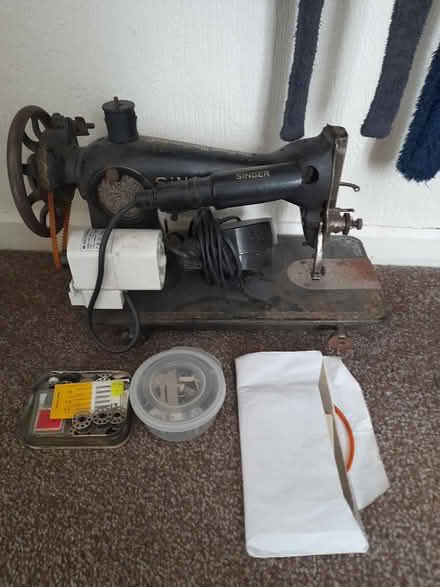 Photo of free Singer sewing machine (Dagenham RM8) #1
