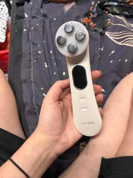 Photo of free Face massage/light therapy thing (BR1 3) #1