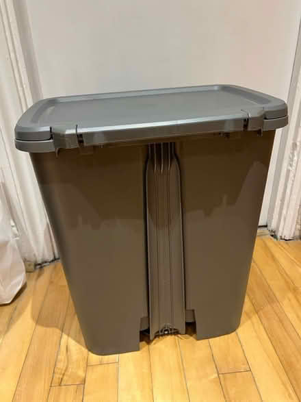 Photo of free Trash bin (W6) #4