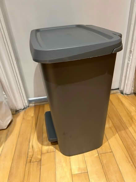 Photo of free Trash bin (W6) #3