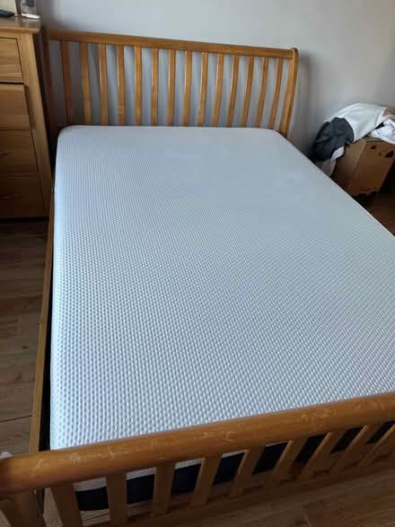 Photo of free Double bed (Tw2 6 jt) #1