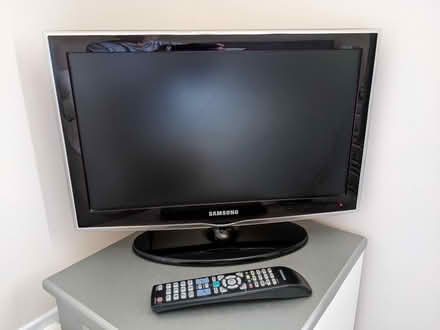 Photo of free Samsung TV with remote (SN26 7DD Broad Blusdon) #1