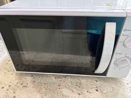 Photo of free Basic microwave - working (Near Kew Gardens, Richmond) #1