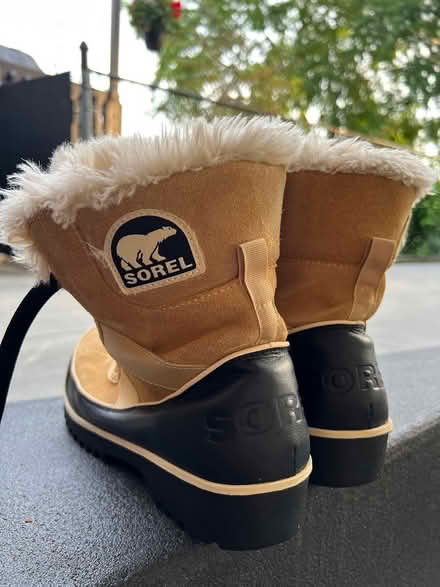 Photo of free Women’s Sorel Winter Boots (Dufferin/Rogers) #2