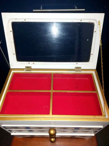 Photo of free Jewellery box (Greaves LA1) #3