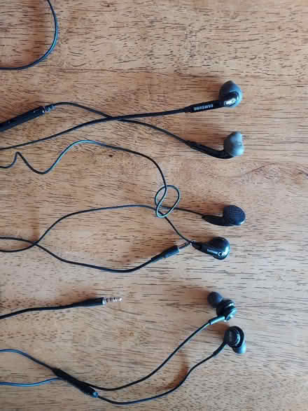 Photo of free 3 pairs of wired headphones (Clinton Hill) #1