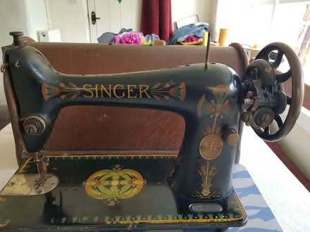 Photo of free Vintage Singer sowing machine (without treadle table) (Load Brook S6) #1