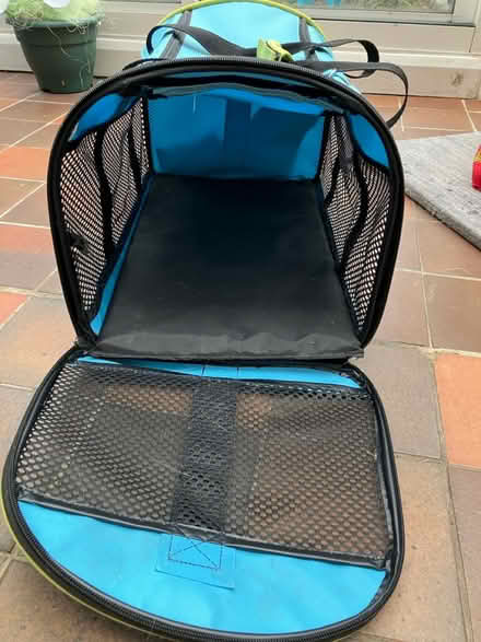 Photo of free Pet carrier (Hampton Hill) #4